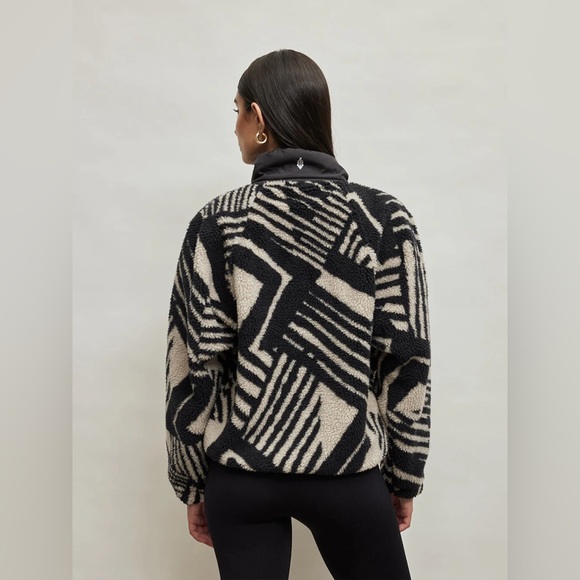 FP Movement Rocky Ridge Fleece in Geo Lines, Size Large - Picture 2 of 2